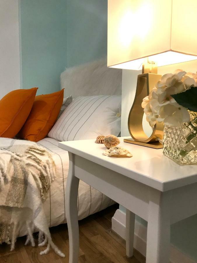 Modern Boutique Studio Apartment Борнмут Экстерьер фото